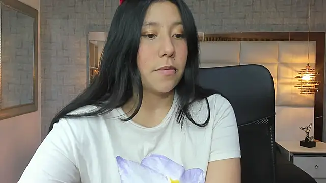 Nohemi louse online show from 10/13/25, 06:53