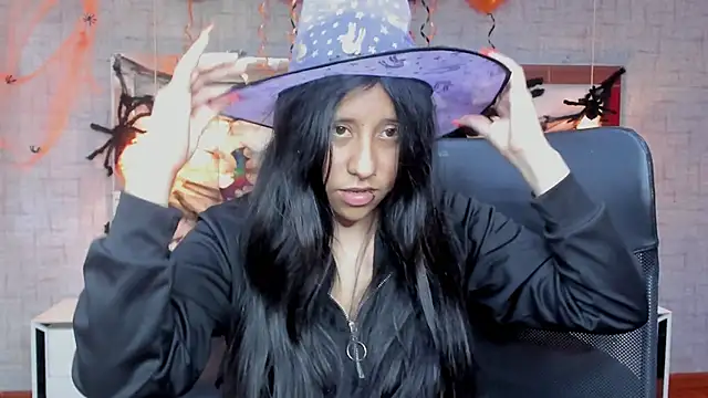 Nohemi louse online show from 10/28/25, 07:02