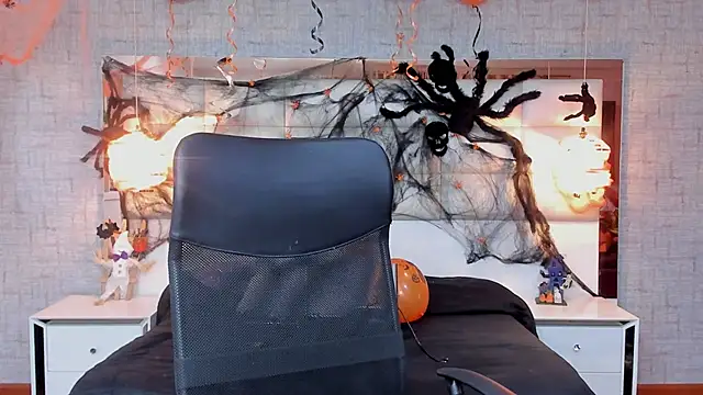 Nohemi louse online show from 10/31/25, 07:10