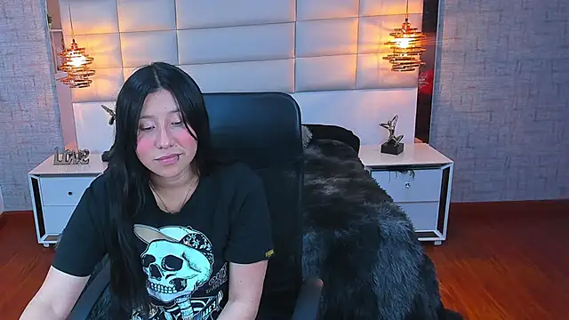 Nohemi louse online show from 01/06/26, 07:40