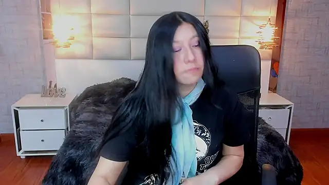 Nohemi louse online show from 12/02/25, 07:04