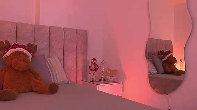 Snapshot of sara_lopee1 chatting on 12/18/25, 11:58 sara lopee1 online show from 12/18/25, 11:58