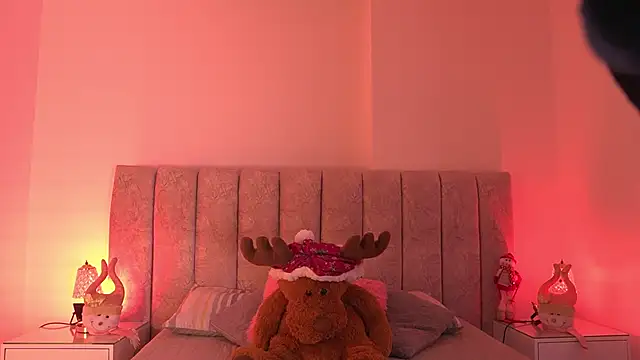 Snapshot of sara_lopee1 chatting on 12/20/25, 12:19 sara lopee1 online show from 12/20/25, 12:19