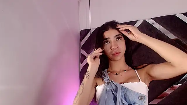 Snapshot of sara_lopee1 chatting on 10/05/25, 12:07 sara lopee1 online show from 10/05/25, 12:07