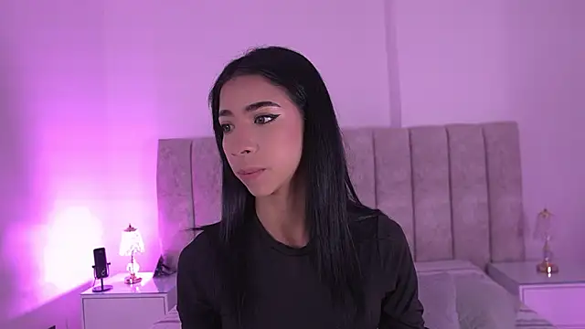 Snapshot of sara_lopee1 chatting on 11/21/25, 11:53 sara lopee1 online show from 11/21/25, 11:53