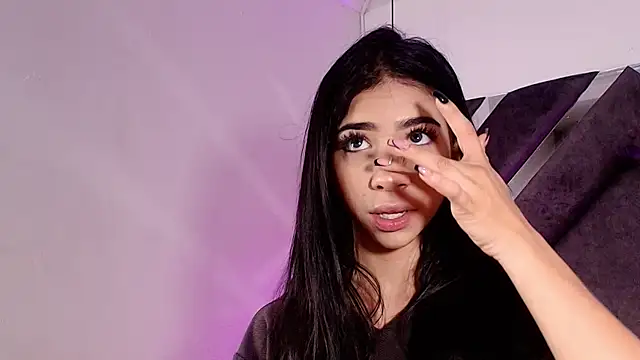 Snapshot of sara_lopee1 chatting on 09/29/25, 12:00 sara lopee1 online show from 09/29/25, 12:00