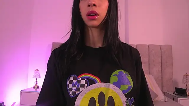 Snapshot of sara_lopee1 chatting on 11/25/25, 11:54 sara lopee1 online show from 11/25/25, 11:54