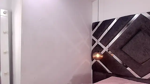 Snapshot of sara_lopee1 chatting on 09/25/25, 12:00 sara lopee1 online show from 09/25/25, 12:00