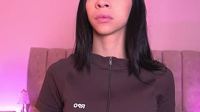 Snapshot of sara_lopee1 chatting on 12/17/25, 11:59 sara lopee1 online show from 12/17/25, 11:59