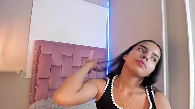 Roxy Stonee online show from 03/11/26, 07:30