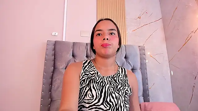 Roxy Stonee online show from 04/11/26, 07:39