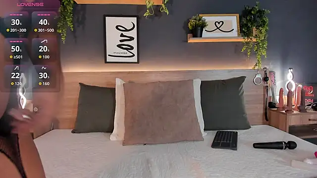 Snapshot of Zaha_Evans chatting on 12/21/25, 06:09 Zaha Evans online show from 12/21/25, 06:09