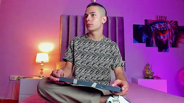 Snapshot of Adam_Thomass_1 chatting on 02/20/25, 12:36 Adam Thomass 1 online show from 02/20/25, 12:36