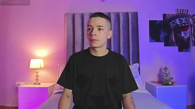 Snapshot of Adam_Thomass_1 chatting on 02/04/25, 12:33 Adam Thomass 1 online show from 02/04/25, 12:33