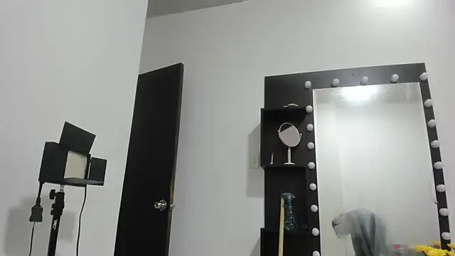 Snapshot of Annyrosee chatting on 03/18/25, 02:40 Annyrosee online show from 03/18/25, 02:40