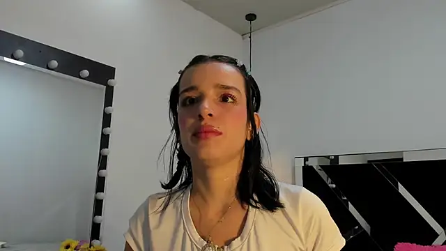 Snapshot of Annyrosee chatting on 03/06/25, 08:37 Annyrosee online show from 03/06/25, 08:37