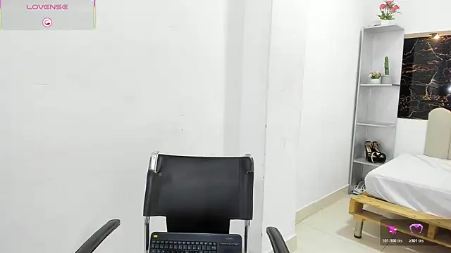 Annyrosee online show from 10/27/25, 08:10