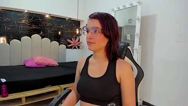 Annyrosee online show from 11/24/25, 08:20