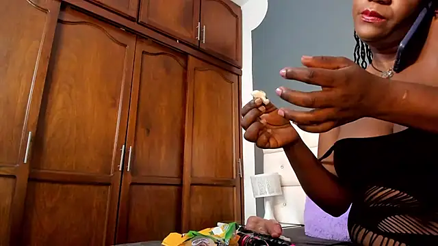 Snapshot of DayannaBronx chatting on 03/18/25, 08:59 DayannaBronx online show from 03/18/25, 08:59