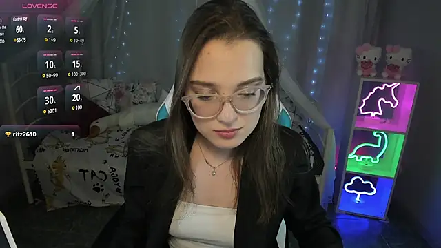 Snapshot of kaisajenner chatting on 03/17/25, 09:24 kaisajenner online show from 03/17/25, 09:24