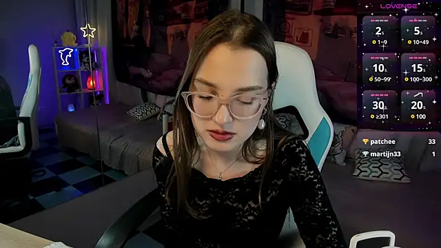 Snapshot of kaisajenner chatting on 03/04/25, 06:50 kaisajenner online show from 03/04/25, 06:50