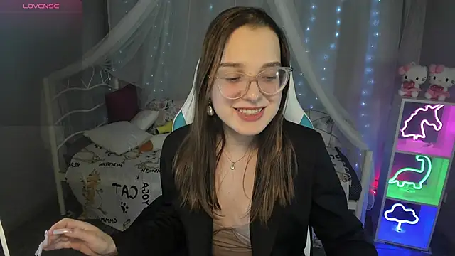 Snapshot of kaisajenner chatting on 03/21/25, 12:18 kaisajenner online show from 03/21/25, 12:18