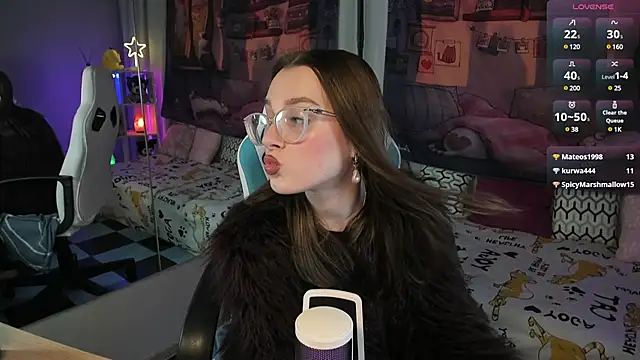 Snapshot of kaisajenner chatting on 02/19/25, 07:48 kaisajenner online show from 02/19/25, 07:48