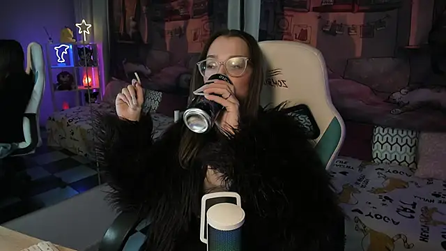Snapshot of kaisajenner chatting on 02/19/25, 04:44 kaisajenner online show from 02/19/25, 04:44
