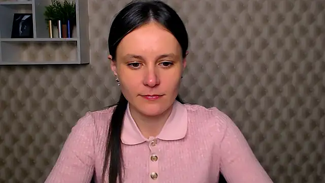 ValeriaHeart  online show from 02/25/25, 12:49