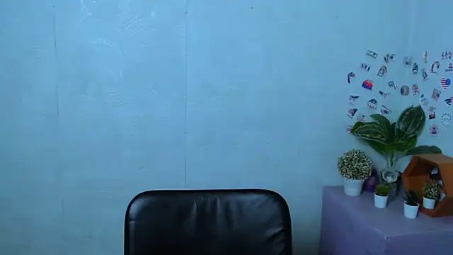 Snapshot of ValeriaHeart_ chatting on 03/01/26, 04:12 ValeriaHeart online show from 03/01/26, 04:12