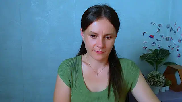 Snapshot of ValeriaHeart_ chatting on 06/06/26, 04:56 ValeriaHeart online show from 06/06/26, 04:56