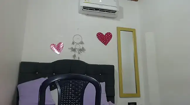 Snapshot of CanelaFierce chatting on 02/07/25, 11:24 CanelaFierce online show from 02/07/25, 11:24