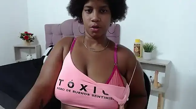 Snapshot of CanelaFierce chatting on 03/15/25, 11:28 CanelaFierce online show from 03/15/25, 11:28