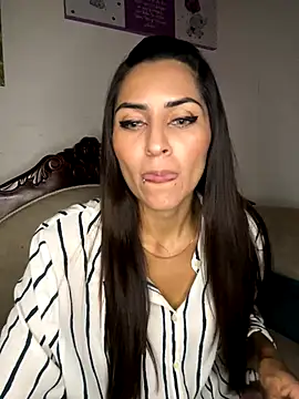 Sofiadelacruz online show from 10/03/25, 10:33