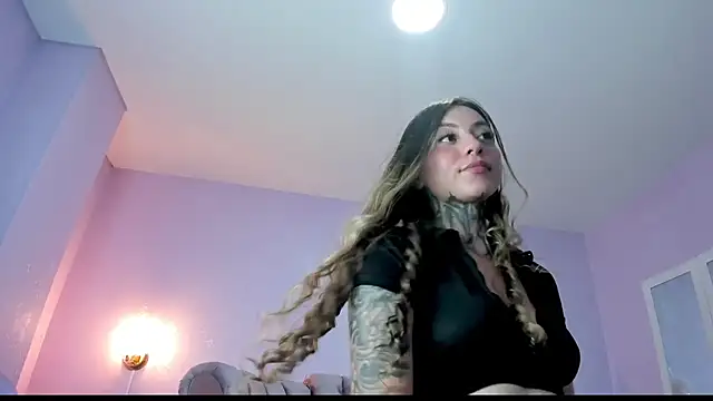 Snapshot of AmbarVoss chatting on 02/19/25, 04:55 AmbarVoss online show from 02/19/25, 04:55