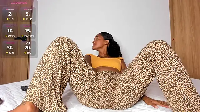 Snapshot of curly_sweett1 chatting on 09/12/25, 11:59 curly sweett1 online show from 09/12/25, 11:59