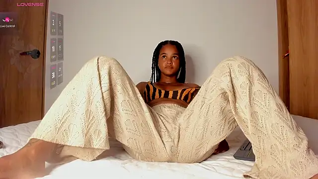 Snapshot of curly_sweett1 chatting on 09/28/25, 11:55 curly sweett1 online show from 09/28/25, 11:55