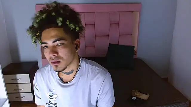 LihanJor 23 online show from 12/17/25, 06:35