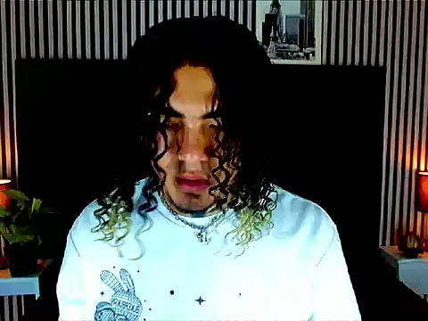 Snapshot of LihanJor_23 chatting on 10/17/25, 01:35 LihanJor 23 online show from 10/17/25, 01:35