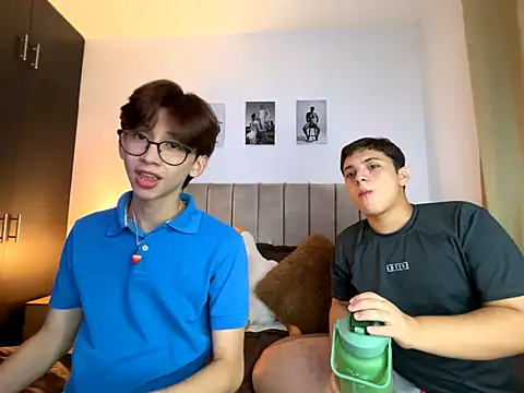 Snapshot of jacob_and_sam chatting on 09/26/25, 11:22 jacob and sam online show from 09/26/25, 11:22