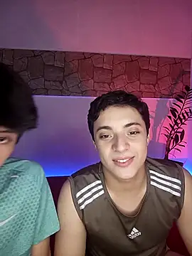 Snapshot of jacob_and_sam chatting on 02/19/25, 02:33 jacob and sam online show from 02/19/25, 02:33