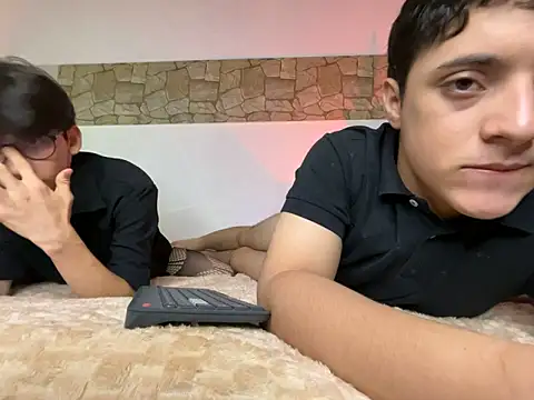 Snapshot of jacob_and_sam chatting on 03/23/25, 04:38 jacob and sam online show from 03/23/25, 04:38