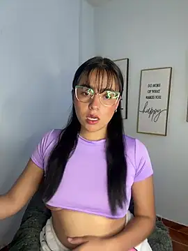 Snapshot of megan_cl chatting on 02/17/25, 03:00 megan cl online show from 02/17/25, 03:00