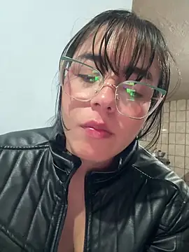 Snapshot of megan_cl chatting on 03/12/25, 02:09 megan cl online show from 03/12/25, 02:09