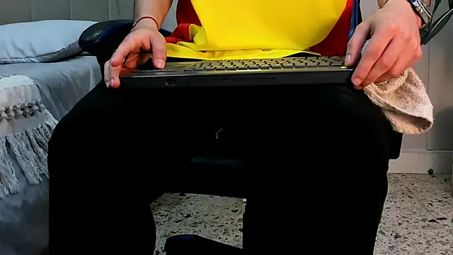 Snapshot of roan_birkin chatting on 06/23/26, 07:34 roan birkin online show from 06/23/26, 07:34