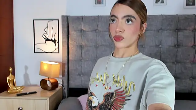 Snapshot of Violetta_Ficher chatting on 06/29/26, 02:18 Violetta Ficher online show from 06/29/26, 02:18