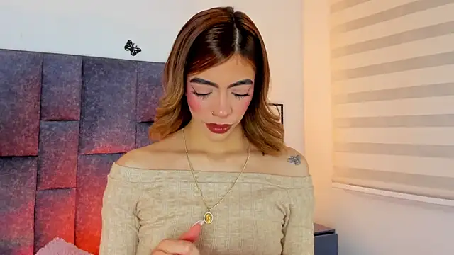 Snapshot of Violetta_Ficher chatting on 06/17/26, 02:11 Violetta Ficher online show from 06/17/26, 02:11