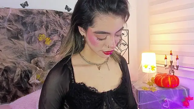 Snapshot of Violetta_Ficher chatting on 10/19/25, 02:25 Violetta Ficher online show from 10/19/25, 02:25