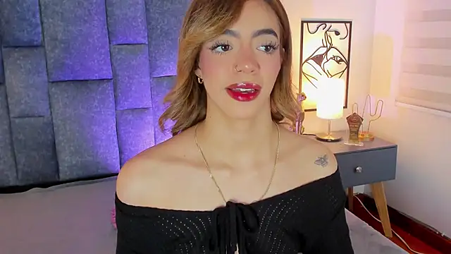 Snapshot of Violetta_Ficher chatting on 06/20/26, 03:00 Violetta Ficher online show from 06/20/26, 03:00