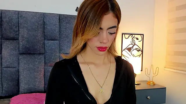Snapshot of Violetta_Ficher chatting on 06/25/26, 02:53 Violetta Ficher online show from 06/25/26, 02:53